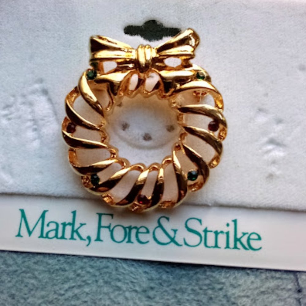 Mark, Fore & Strike Wreath Pin